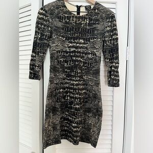 Alexander McQueen Stretch printed bodycon mini dress XS